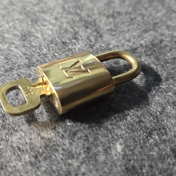 #304 Authentic Louis Vuitton lock and key set include LV envelope with card - Picture 7 of 9